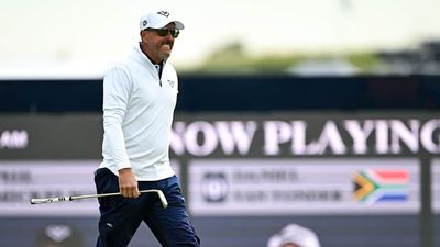 Phil Mickelson Begins British Open With 1-Under 70, Three Behind Early Leaders