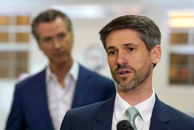 ChatGPT helps write this mayor's speeches. Now he wants a thousand city workers using AI