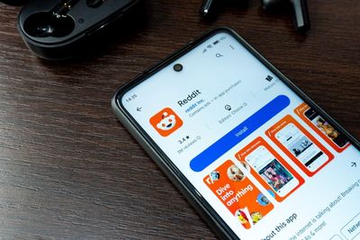 An 18-Year-Old Asks Reddit For Financial Advice: 'I'd Like To Get Into Investing'