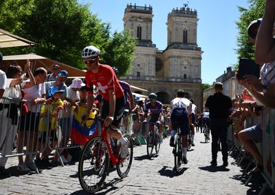Tour de France pauses for Privitera, who died after Italy crash