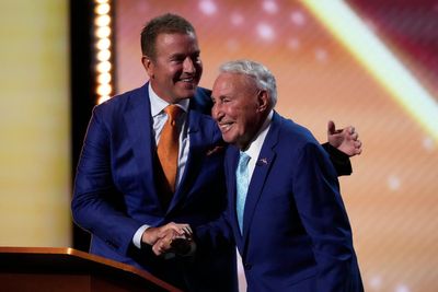Lee Corso honored at ESPYS as he begins his farewell from 'College GameDay'