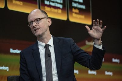 Apollo's chief economist warns the AI bubble is even worse than the 1999 dot-com bubble