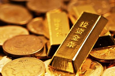 Gold Moves Lower; Lucid Group Shares Jump