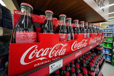 Trump’s cane sugar push for Coke triggers backlash from key industry