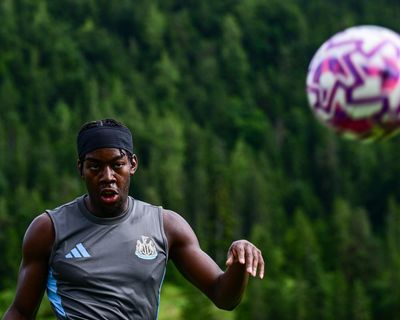 Elanga eager to ‘showcase talent’ at Newcastle but stays noncommittal on Isak’s future