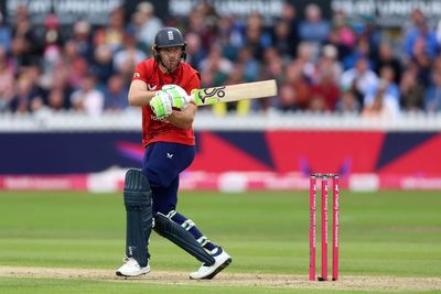 Jos Buttler helps Lancashire overcome Yorkshire and reach quarter-finals