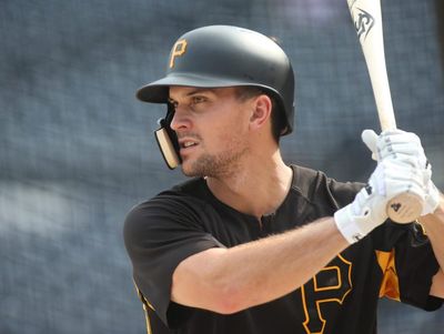 Pirates trade Adam Frazier to Royals