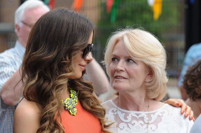 Kate Beckinsale announces death of her actress mother