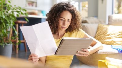 Dave Ramsey’s vs. Warren Buffett’s Advice on 4 Key Financial Topics