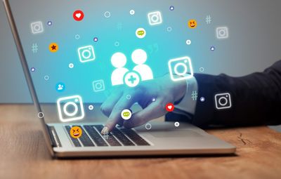 Why People Are Quietly Deleting Their Social Media After Retirement