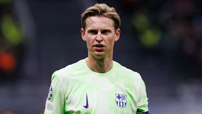 Barcelona ‘Left Waiting’ in Frenkie de Jong Contract Negotiations
