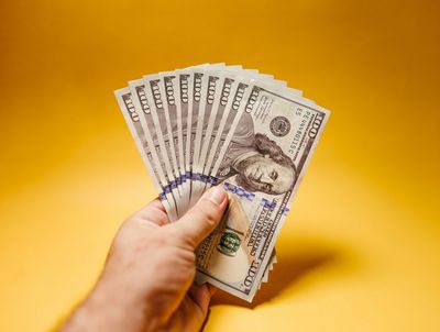 9 Clues You’re Living in a Financial Illusion