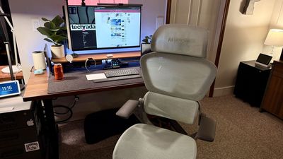 I tested out this Hinomi ergonomic office chair - and it's a serious space-saver with a big catch