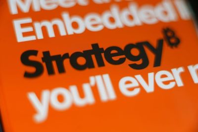 MicroStrategy (MSTR) Stock Slides 5% Despite Landmark Crypto Legislation