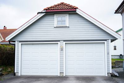 8 Garage Features That Signal Wealth to Thieves