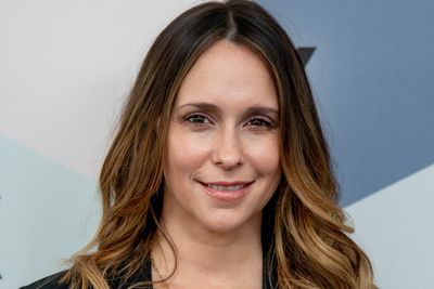 Jennifer Love Hewitt addresses rumors about feud with Sarah Michelle Gellar