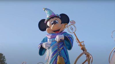 Something About Disneyland's New Mickey Mouse Popcorn Bucket Was Freaking Me Out, And I Just Figured Out What It Was