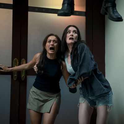 'I Know What You Did Last Summer' Stars Chase Sui Wonders and Sarah Pidgeon Play 'How Well Do You Know Your Co-Star?'