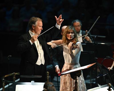 First night of the Proms review – Batiashvili’s magnificent Sibelius opens the festival