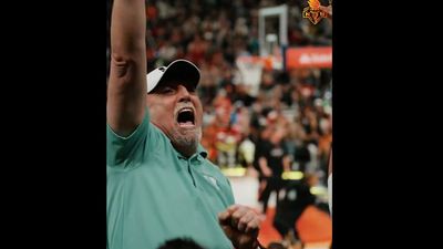 Sabrina Ionescu's Dad Had The Best Reaction to Her Three-Point Contest Performance
