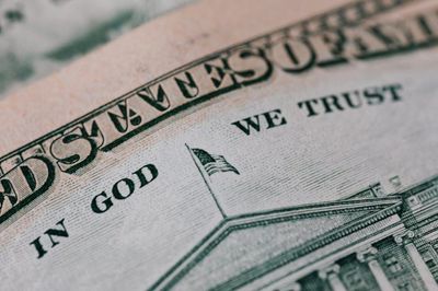 10 Things Rich Families Do After a Death That Others Can’t Afford