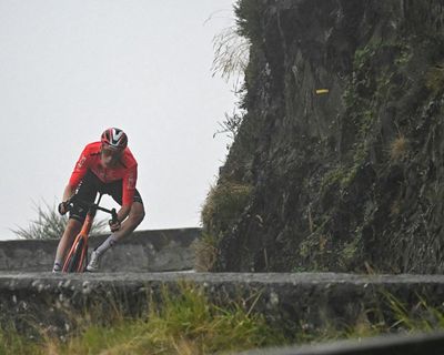 Tour de France 2025: Arensman holds off Pogacar and Vingegaard for solo stage win