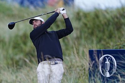 Scottie Scheffler takes grip of Open as Rory McIlroy charges up leaderboard