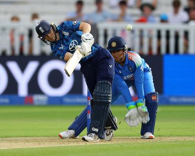 Amy Jones’s steady hands steer England past India in dramatic second women’s ODI