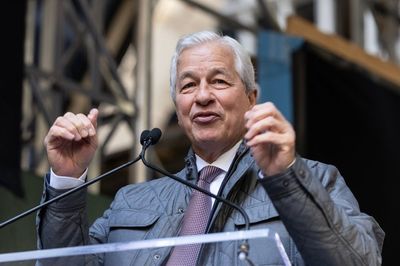 What JPMorgan's CEO Learned From First Stock — Jamie Dimon's Billion‑Dollar Philosophy: 'Don't Blow Up'