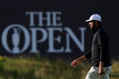 Flawless Scottie Scheffler leads at The Open but Rory McIlroy threat remains