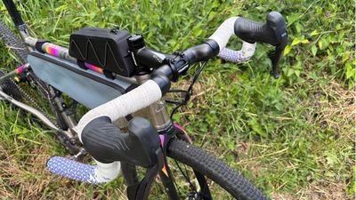 Deda Gera carbon gravel handlebar review: Does a short reach bar make sense off-road?