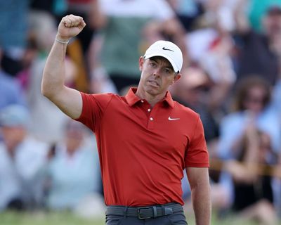 McIlroy digs in to unearth oddball Open surprise and ‘half-chance’ at late title tilt