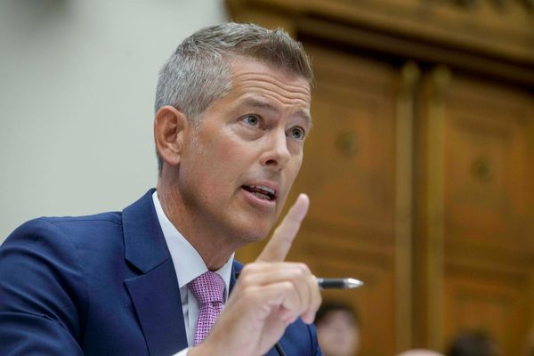 Trump administration imposes limits on Mexican flights and threatens Delta alliance in trade dispute