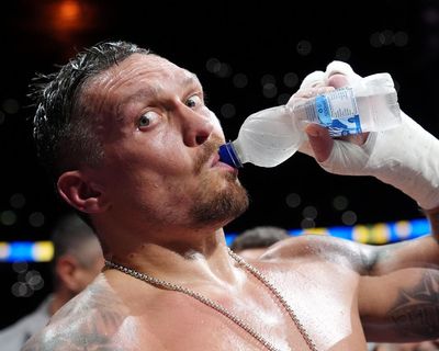 Oleksandr Usyk wraps Ukraine’s flag around himself and his fists around Daniel Dubois