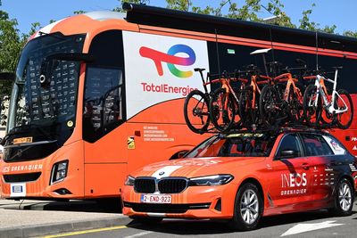 Ineos Grenadiers DS fined 5000 CHF and given a yellow card at Tour de France after team car hits fan