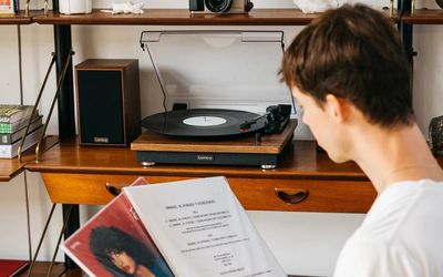 Lenco LS-100WD turntable review: nostalgic charm and modern flair