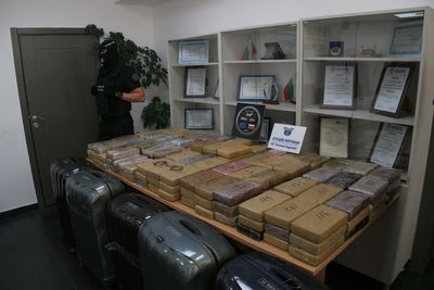 Bulgarian authorities seize a large amount of cocaine hidden in a van