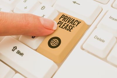 Other Kids’ Privacy: 7 Things Never to Post About Other Kids Online