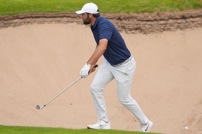 Scottie Scheffler in command despite double-bogey
