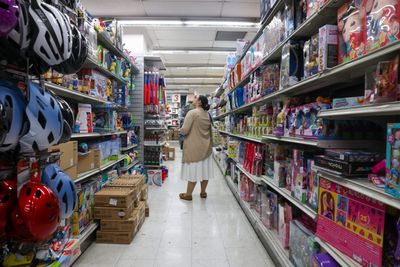 There's a 'scary' recession warning hidden in the too-good-to-be-true economic data, Wells Fargo says
