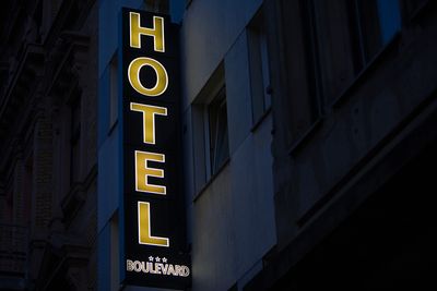 8 Hotel Habits That Could Put You in Danger While You Sleep