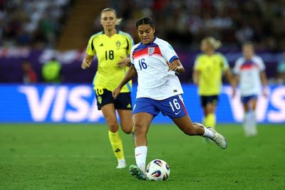 England players want stronger action from FA over racist abuse of Jess Carter