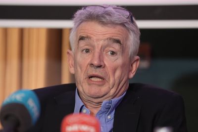 Ryanair boss considers increasing staff bonus to tackle excess baggage ‘scourge’