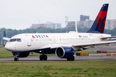 Delta airline pilot forced to swerve to avoid colliding with bomber plane