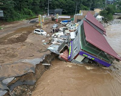 Death toll from South Korean rains rises to 17