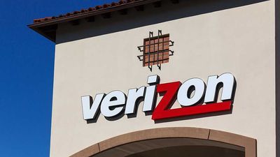 Verizon Earnings, Revenue Top Views. Telecom Firm Raises Guidance.