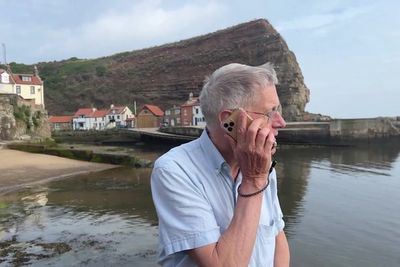 Simon Calder issues mobile roaming warning for summer holidaymakers
