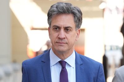 Miliband says Farage trying to ‘airbrush history’ over UK’s fossil fuel reliance