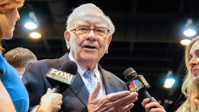Warren Buffett: Here’s What You’d Make If You Invested $100 a Week in These Index Funds