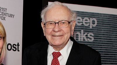 Warren Buffett: Here’s What You’d Make If You Invested $100 a Week in These Index Funds